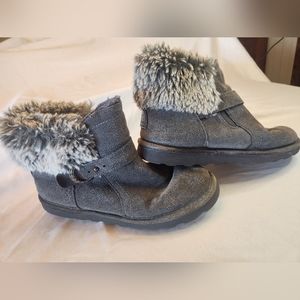 BEARPAW Koko ankle boots gray size 9